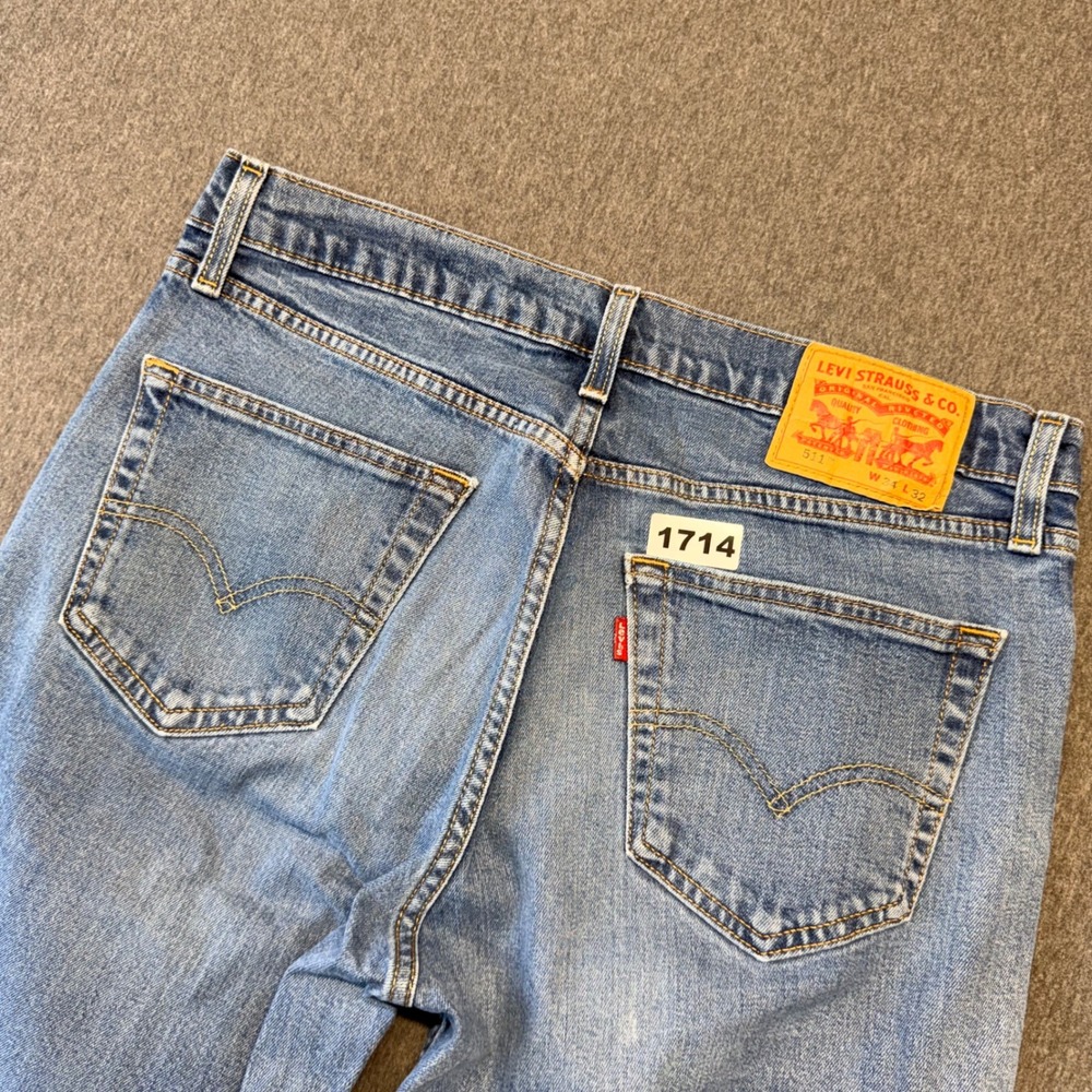 Levis 511 Slim Fit Jeans Mens 34x32 Light Wash Blue Denim Distressed 00511-1322